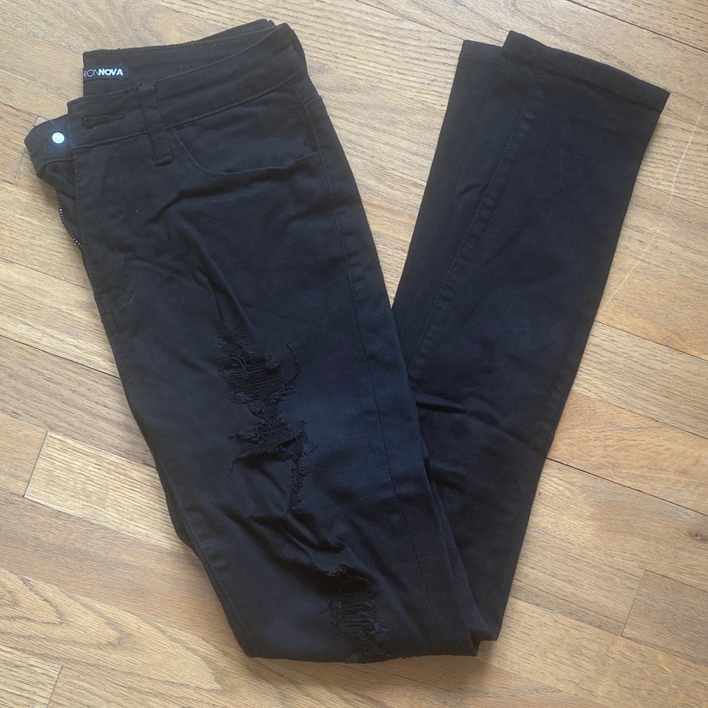 Fashion Nova Black Skinny Distressed Women’s Jeans
